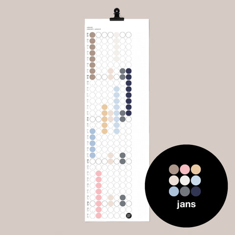 dot on weißer Monatsplaner Wandkalender mit Klebepunkten im Format 23x72 cm beklebt mit Klebepunkten in Boho Tönen und schwarzer Metallklammer