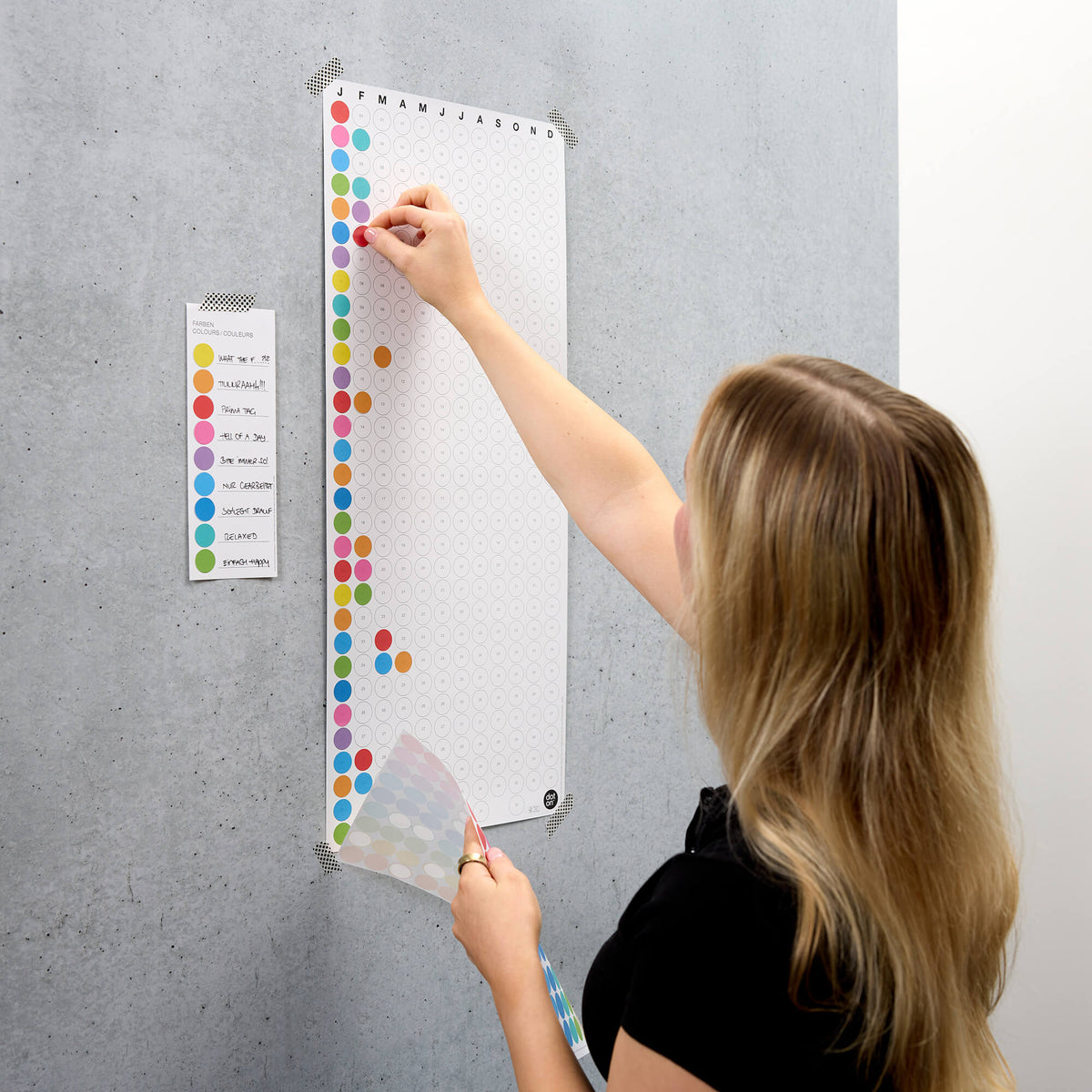 one dot a day rainbow · Jahrestracker mit Klebepunkten